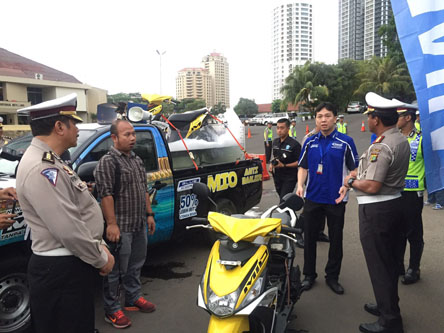 Frengky Rusli Chief Yamaha DDS Jakarta bersama pihak Ditlantas Polda Metro Jaya