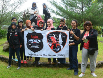 Anggota wanita Jogja Istimewa Max Owners (JIMO) ikut gathering Max Owners Jawa Tengah - Yogya