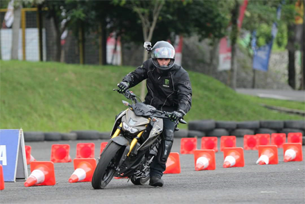 Pierre Irwan Mace menggeber Xabre di trek fun riding competition Yamaha Sunday Race