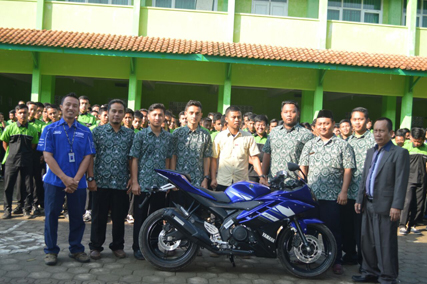 Donasi R15 untuk SMK binaan Yamaha-cicak-kreatip-com-2