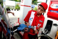 pengisian-bbm-jenis-premium-di-spbu