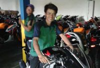 orang naik cbr150r pertama