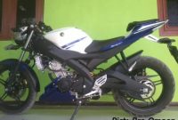 r15-naked-3