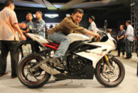 triumph-daytona-675
