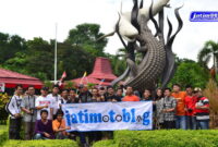 Bersama di monumén Suro-Boyo
