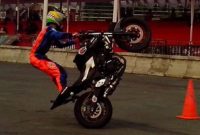 Wawan Tembong menggunakan Yamaha MT-25 yang membawanya jadi jawara Kejuaraan Inteernational Freestyle ASEAN Stunt Day (1) Wawan Tembong menggunakan Yamaha MT-25 yang membawanya jadi jawara Kejuaraan Inteernational Freestyle ASEAN Stunt Day (1)