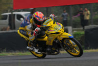 Tamy Pratama pemenang race 1 kelas 150cc seri 5 Indonesia Road Racing Championship menggeber Yamaha MX Kingdi Sentul International Circuit