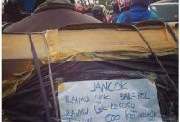 tamparan-buat-yang-suka-klakson-sembarangan-kenapa-tidak-berangkat-sejak-kemarin-cicakkreatip-com