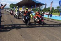 Seribuan Nmax komunitas victory lap di event Yamaha Sunday Race & Jambore Varian Nmax – HUT JMO di Sentul International Circuit Seribuan Nmax komunitas victory lap di event Yamaha Sunday Race & Jambore Varian Nmax – HUT JMO di Sentul International Circuit