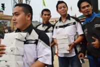 bagi-takjil-gratis-YR15CI