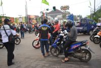bagi-takjil-gratis-YR15CI-cicak-kreatip-com