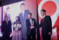 Penghargaan Eksportir Terbaik 2016 untuk PT Yamaha Indonesia Motor Manufacturing diterima Mujiyo (kanan) – Manager Export-Import PT YIMM Penghargaan Eksportir Terbaik 2016 untuk PT Yamaha Indonesia Motor Manufacturing diterima Mujiyo (kanan) – Manager Export-Import PT YIMM