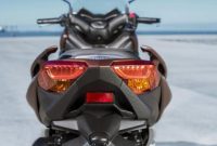 yamaha-x-max-300-11-500×333-1