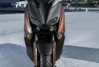 yamaha-x-max-300-13-500×333-1