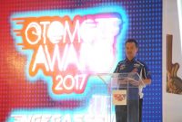 Penghargaan Otomotif Award 2017 untuk Yamaha diterima oleh Hendri Wijaya GM Marketing PT Yamaha Indonesia Motor Manufacturing (2)