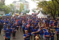 Peserta FUN WALK Berpose Z-Style