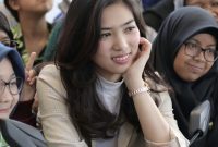 Fans dan konsumen Mio S saat Intimate Meet & Greet with Isyana di Bandung