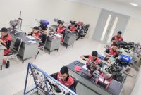 suasana-praktek-pengukuran-siswa-yes-surabaya