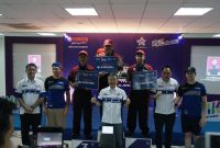 Awarding kontes SMK bersama Management PT Yamaha Indonesia Motor Manufacturing (YIMM) dan pembalap tim Monster Energy Yamaha Factory MXGP, Romain Febvre dan Jeremy Van Horebeek (1 (2)