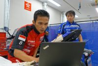 Ardhi Sulistyo melakukan troubleshooting disaksikan salah satu juri WTGP 2018