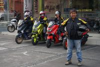 wanita-naik-motor-all-new-nmax-1