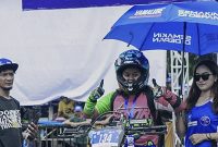 Nanda Helmia Pratiwi, biker wanita WR 155 R saat mengikuti Shell bLU cRU Yamaha Enduro Challenge (ok 3)