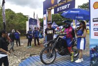 Nanda Helmia Pratiwi, biker wanita WR 155 R saat mengikuti Shell bLU cRU Yamaha Enduro Challenge (ok1)