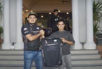 Wahyu Arjuna (Ketua Umum YROI) & Galang Hendra Pratama (pembalap Yamaha) di event Jambore Nasional ke-5 dan Satu Dekade Yamaha R25 Owners Indonesia (YROI) di Yogyakarta