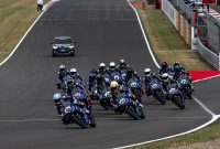 Arai Agaska (nomor motor 38) saat tampil di seri 3 R3 BLU CRU World Cup 2025 di Donington Park Inggris (4)